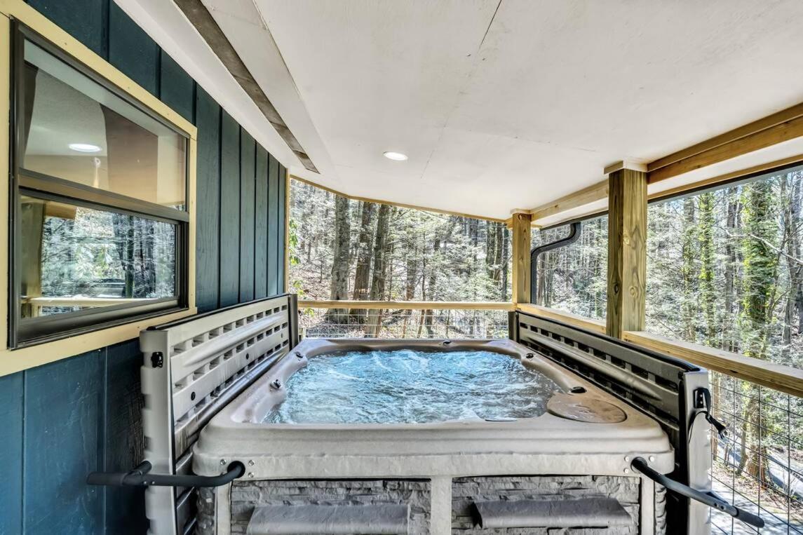The Cozy Cove, Hot Tub, Wifi, 1089 Free Tickets Each Paid Day, Dollywood And More Sevierville Eksteriør bilde